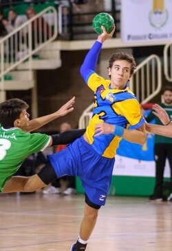 Imagen jugando a balonmano de Jorge López Peláez